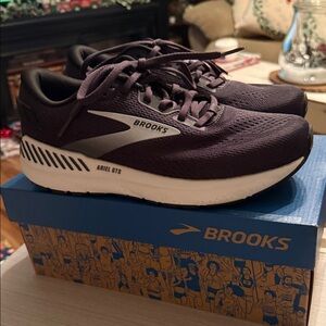 Brooks Women’s Black Athletic Shoes with White Accents